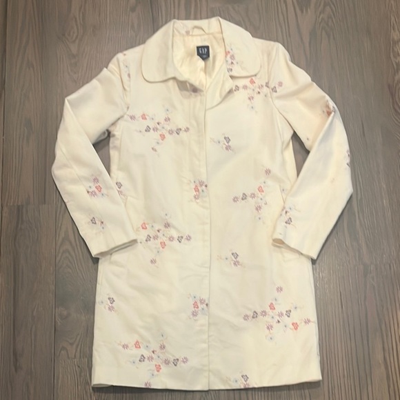 Women’s GAP Small Light Yellow Trench Coat with Floral Embroidery
